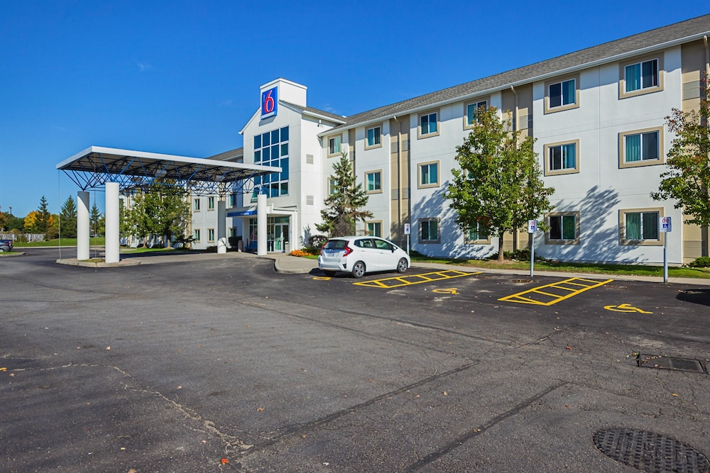 Motel6 Whitby ON - Toronto East 28/41