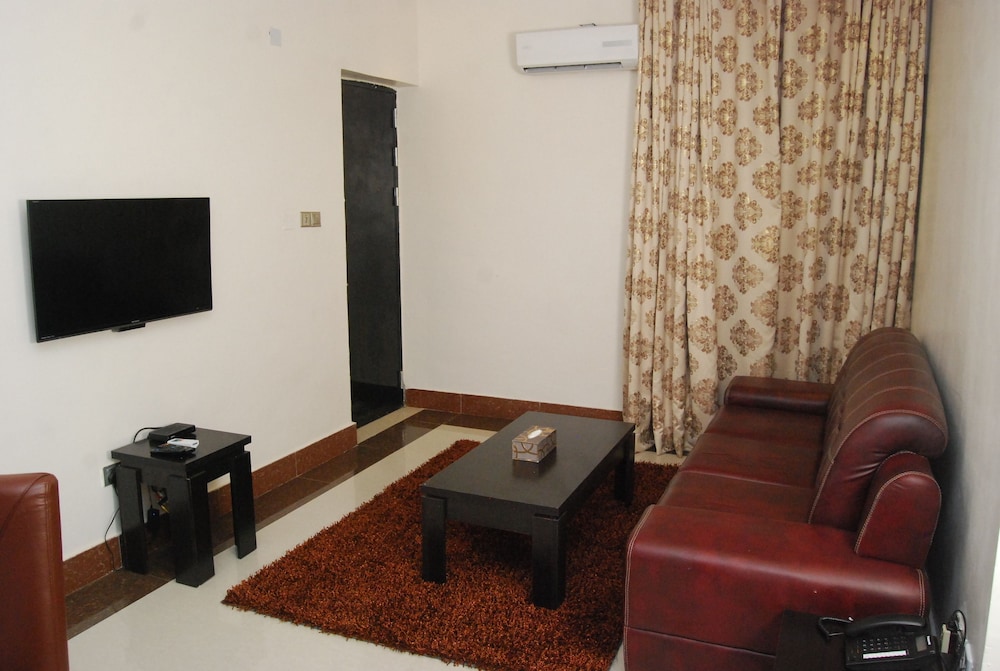 Grandbee Apartment And Residence 13/21