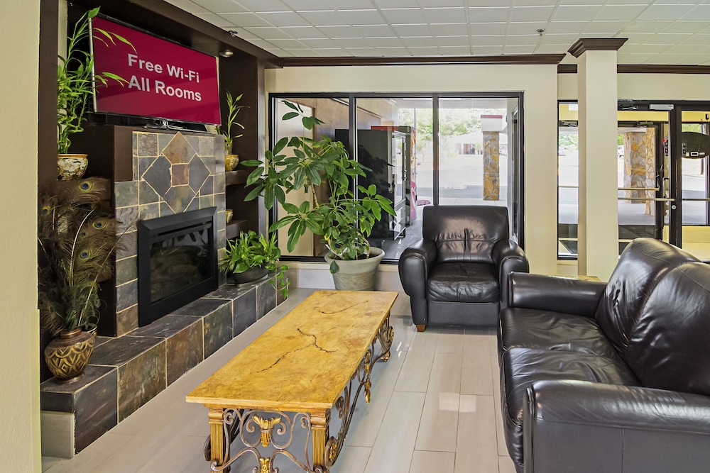 Red Roof Inn & Suites Fayetteville - Fort Bragg 19/27