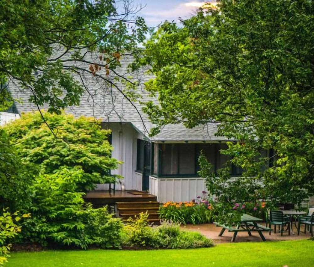 Leland Lodge 44/50