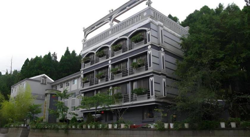 Ali-Shan Kaofeng Hotel 8/36