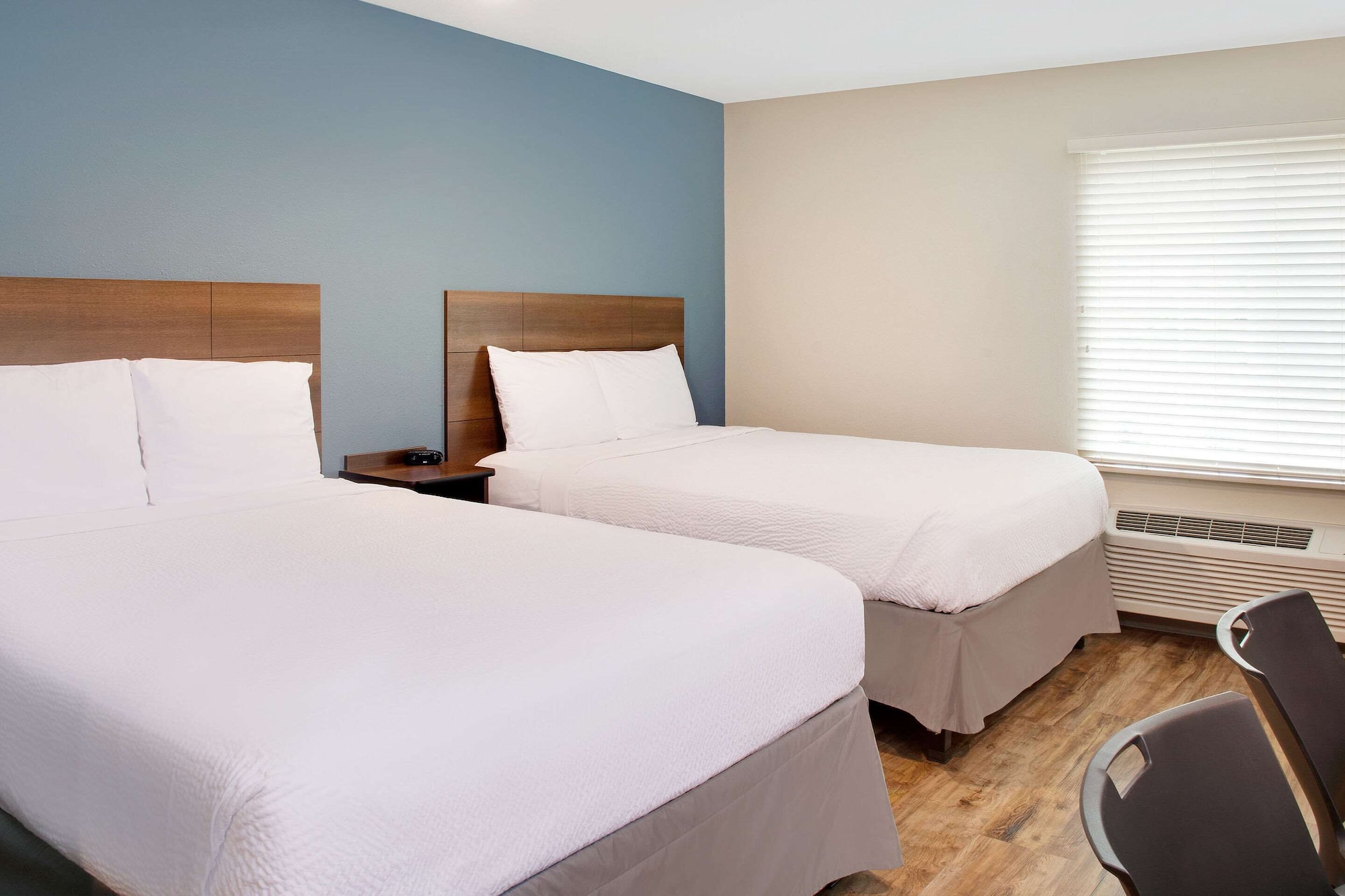 STANDARD, 2 QUEEN BEDS