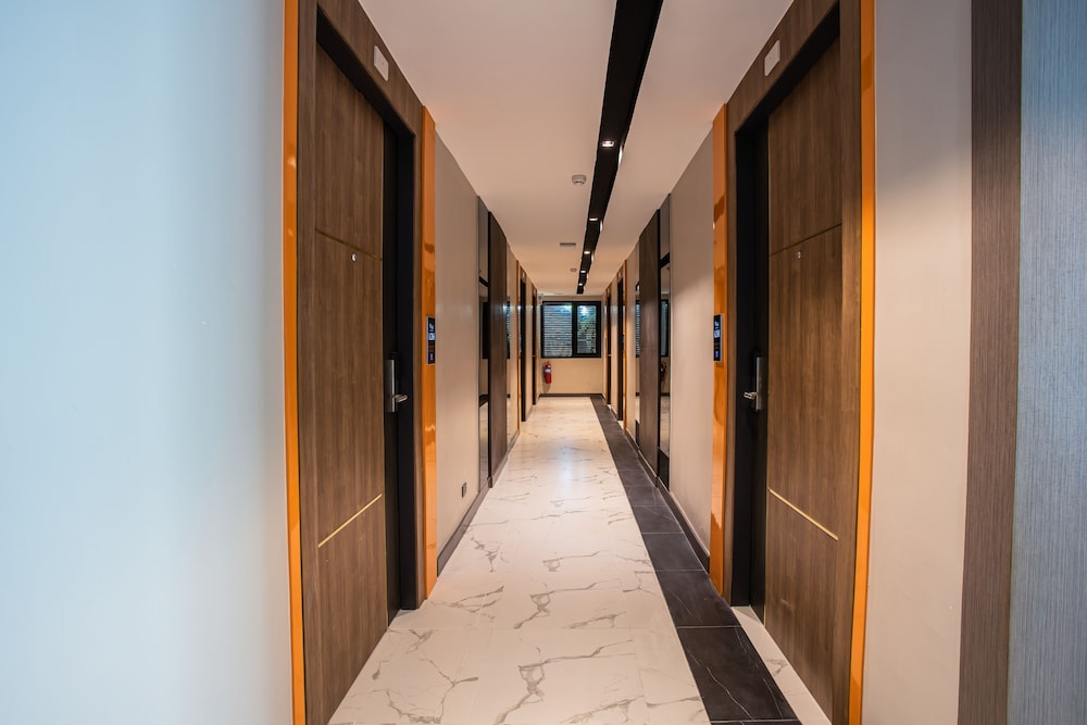 D Varee Montara Thonglor 25 41/70