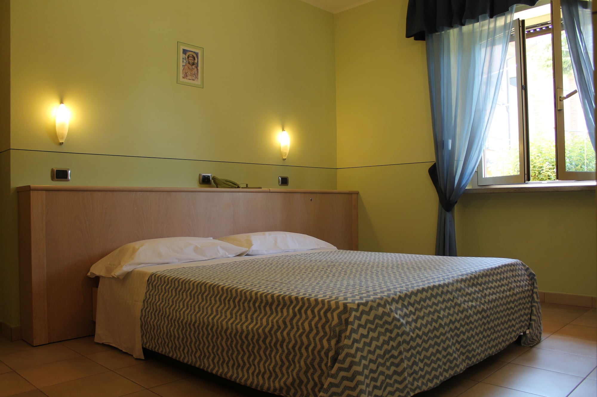 STANDARD, DOUBLE OR TWIN BED