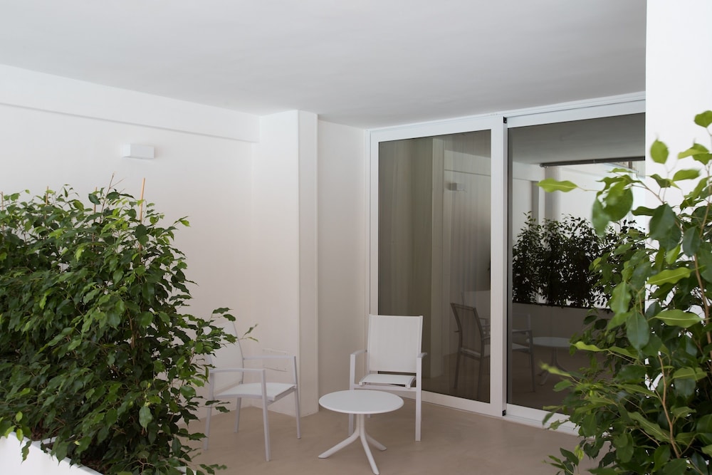 Seven Suite 29/31