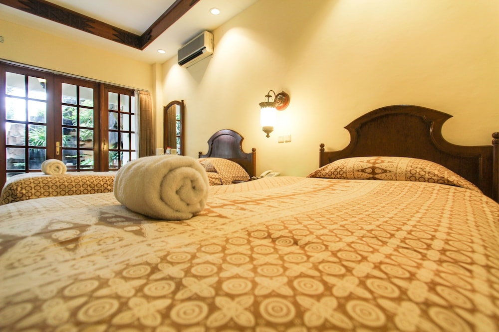 SUPERIOR, DOUBLE OR TWIN BED