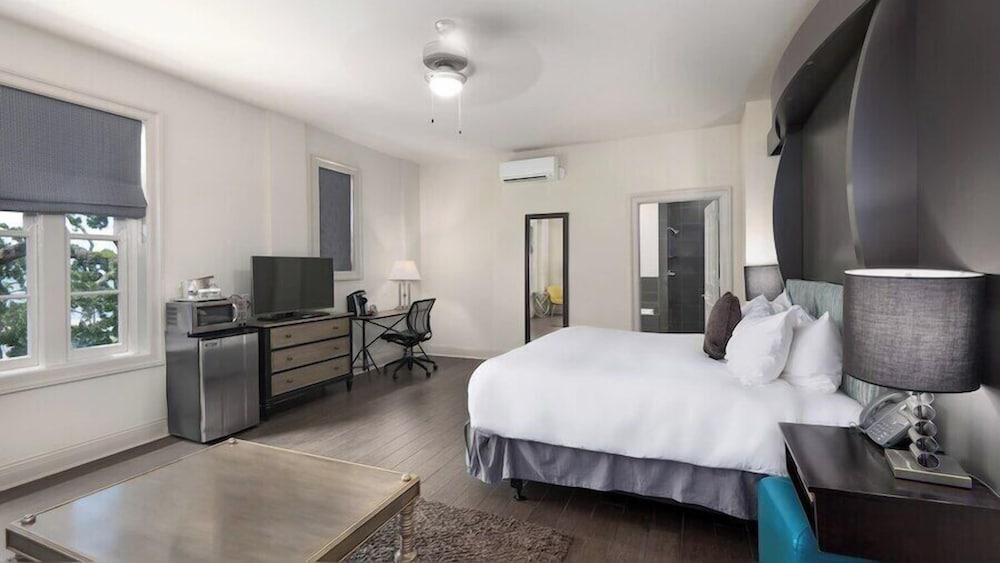 ROOM, KING BED, GULF VIEW