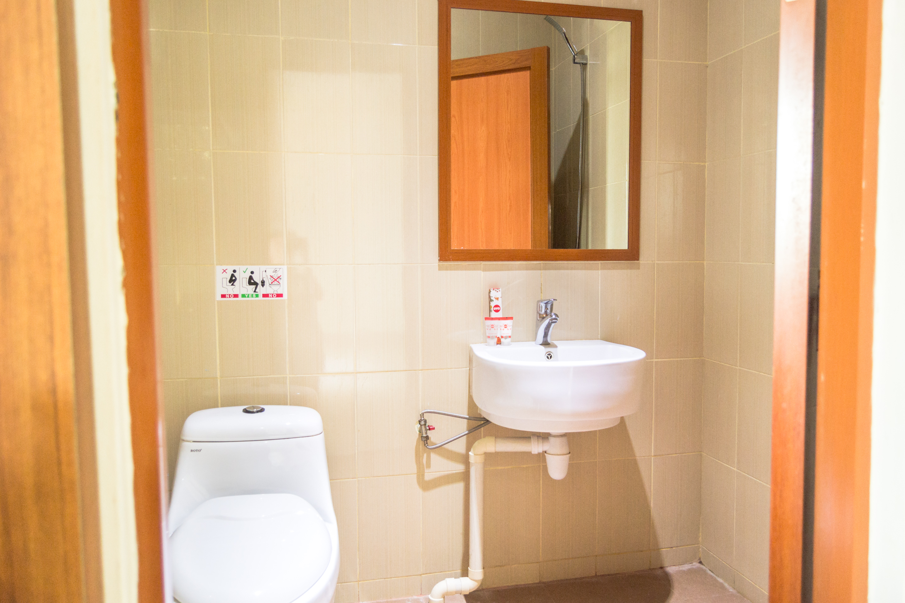 OYO 775 Aviari Hotel 48/50
