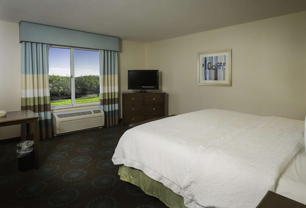 Hampton Inn and Suites Suisun City Waterfront 16/50