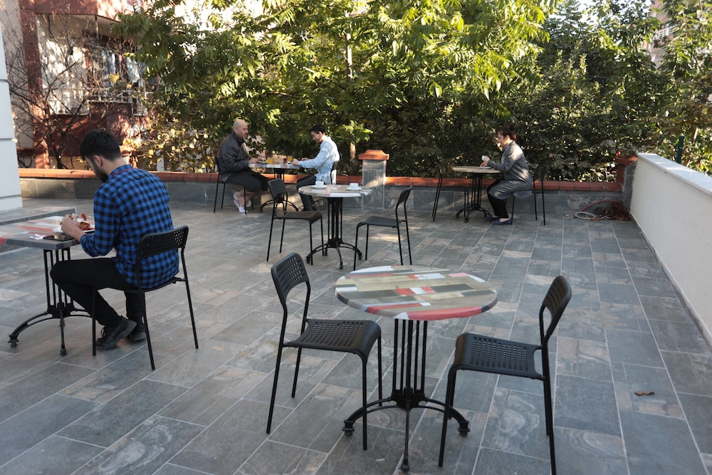 Beksiti Hotel 32/36