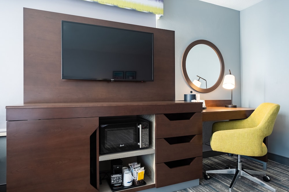 Hampton Inn Suites Salt Lake City Airport 62/82