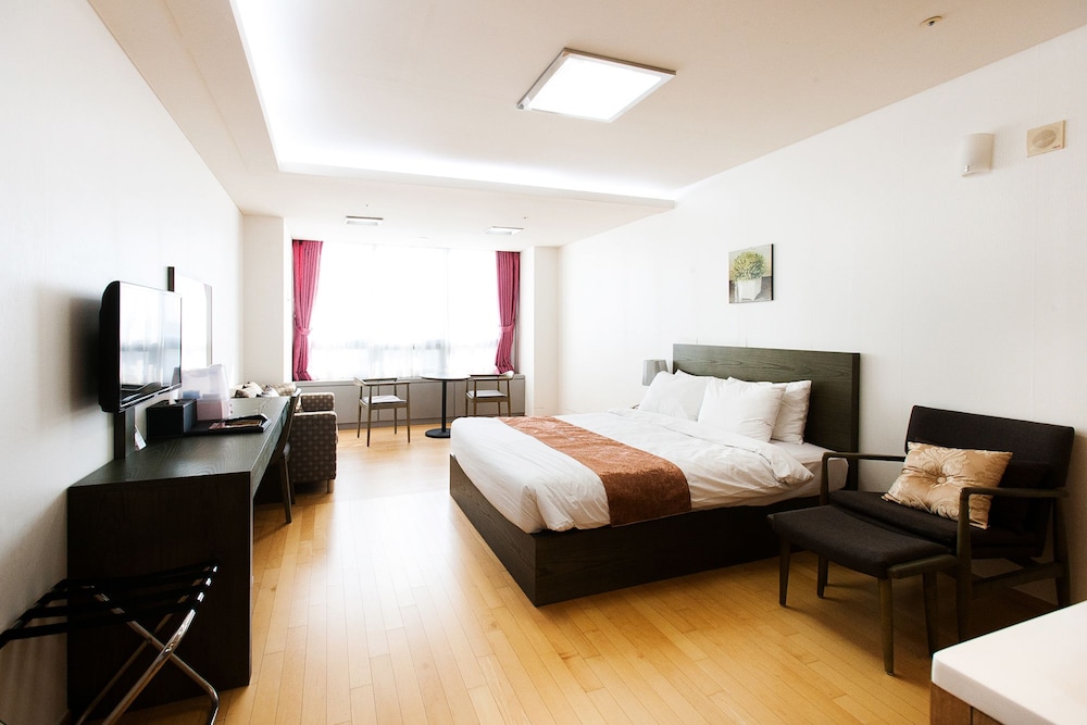 SUPERIOR, DELUXE, DOUBLE BED
