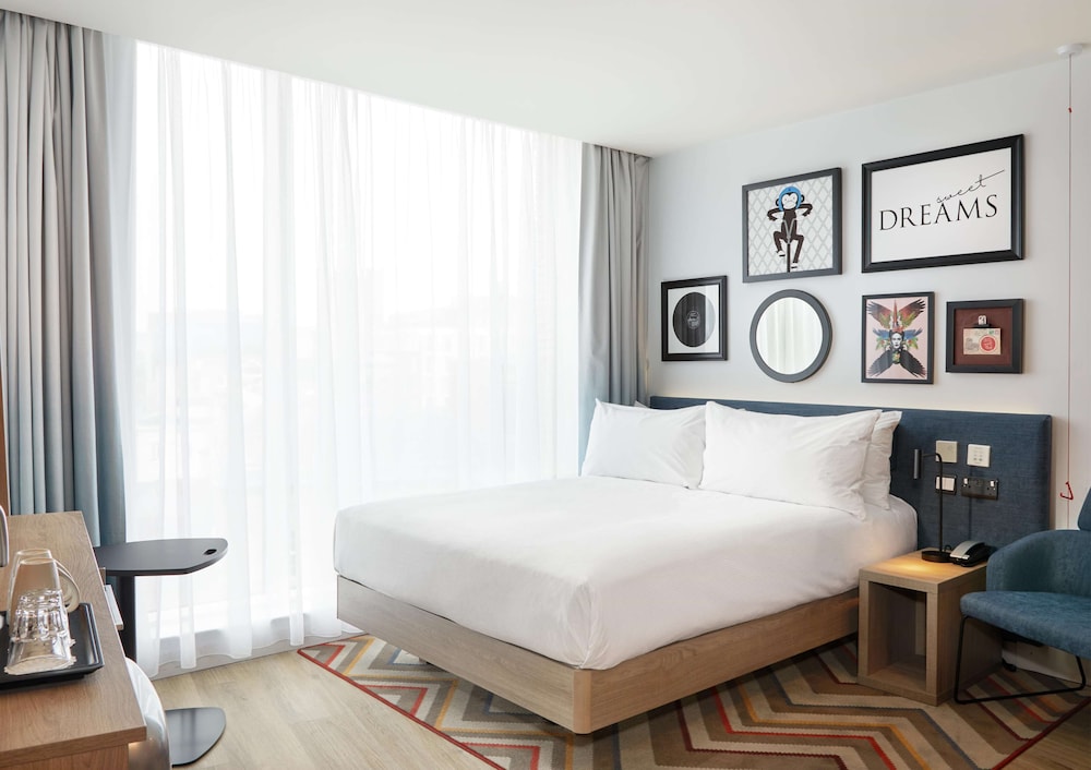 ROOM, KING BED, CITY VIEW