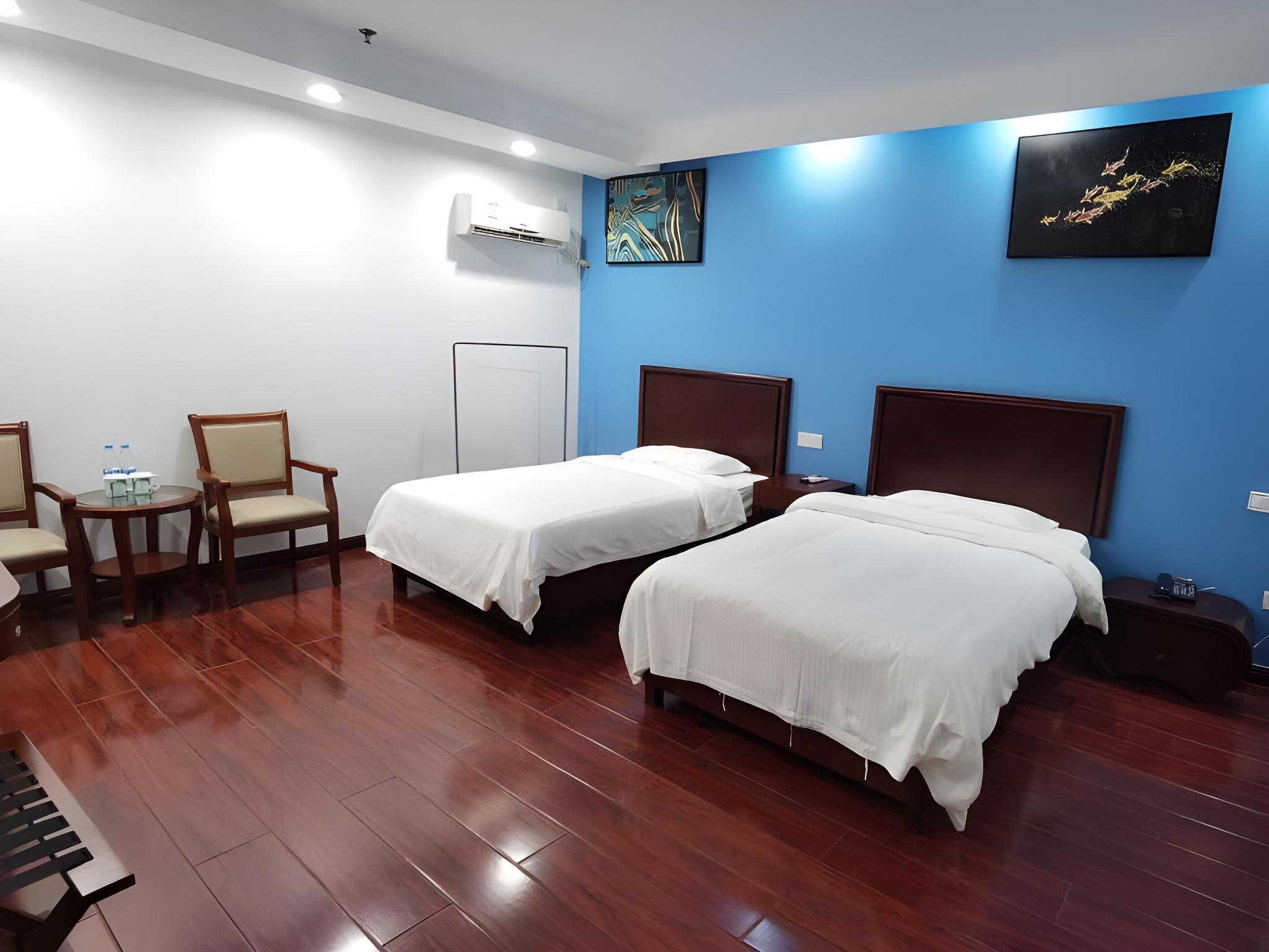 Room, Twin Beds, No Window