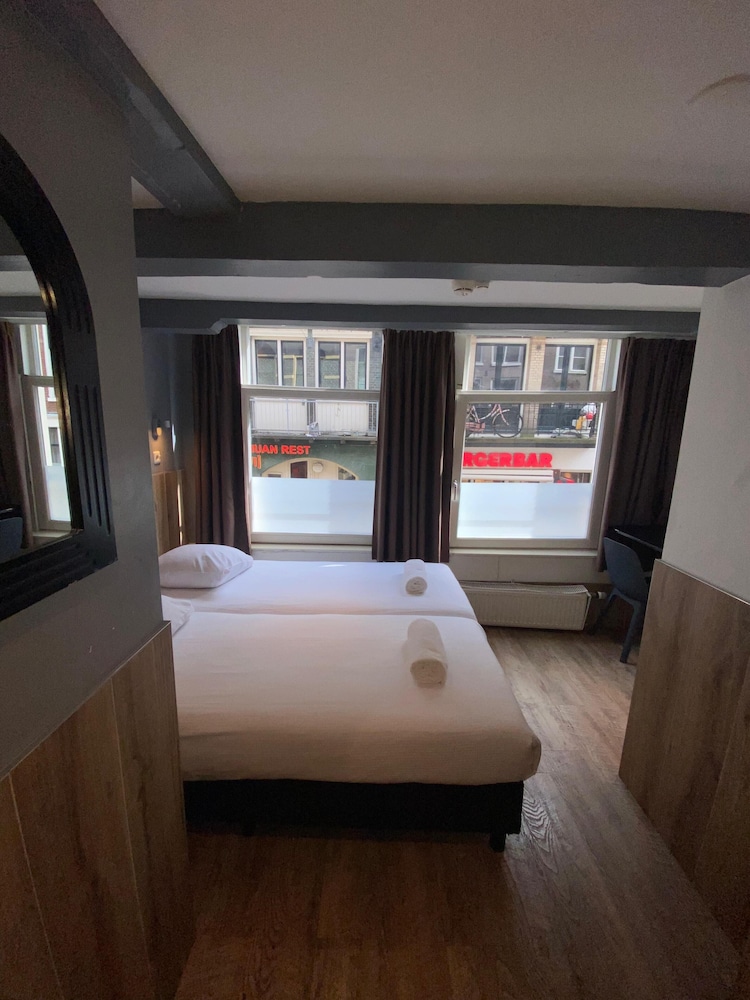 Hotel Old Quarter 11/72