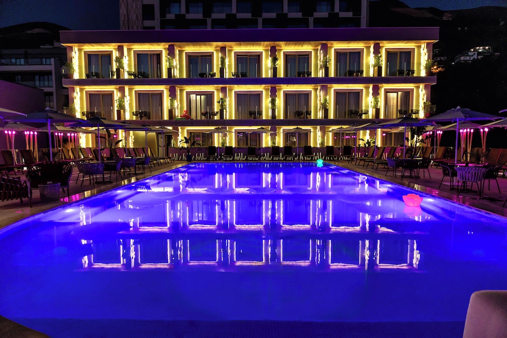 Hotel Vlora Priam, Affiliated by Melia 10/65