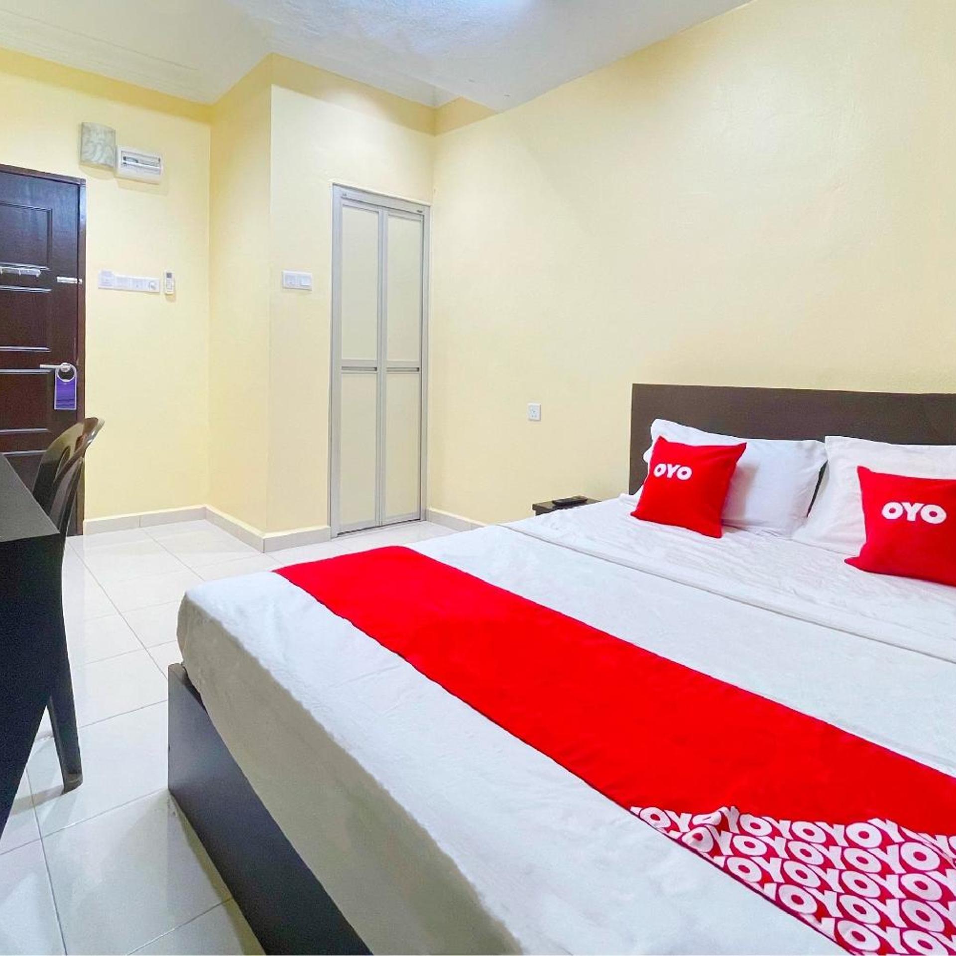 OYO 90369 Safari Hotel Lumut 11/25