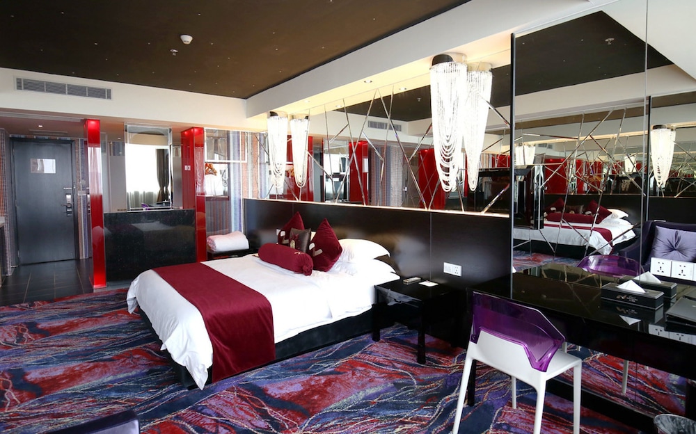 Grand Nest Hotel 29/30