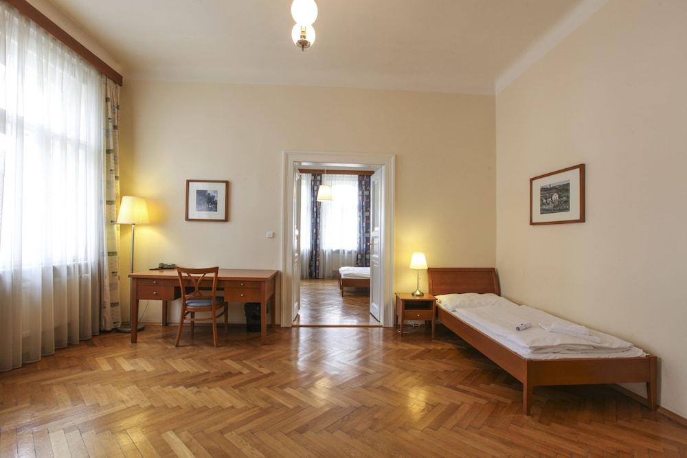 Sibelius Hotel 12/50