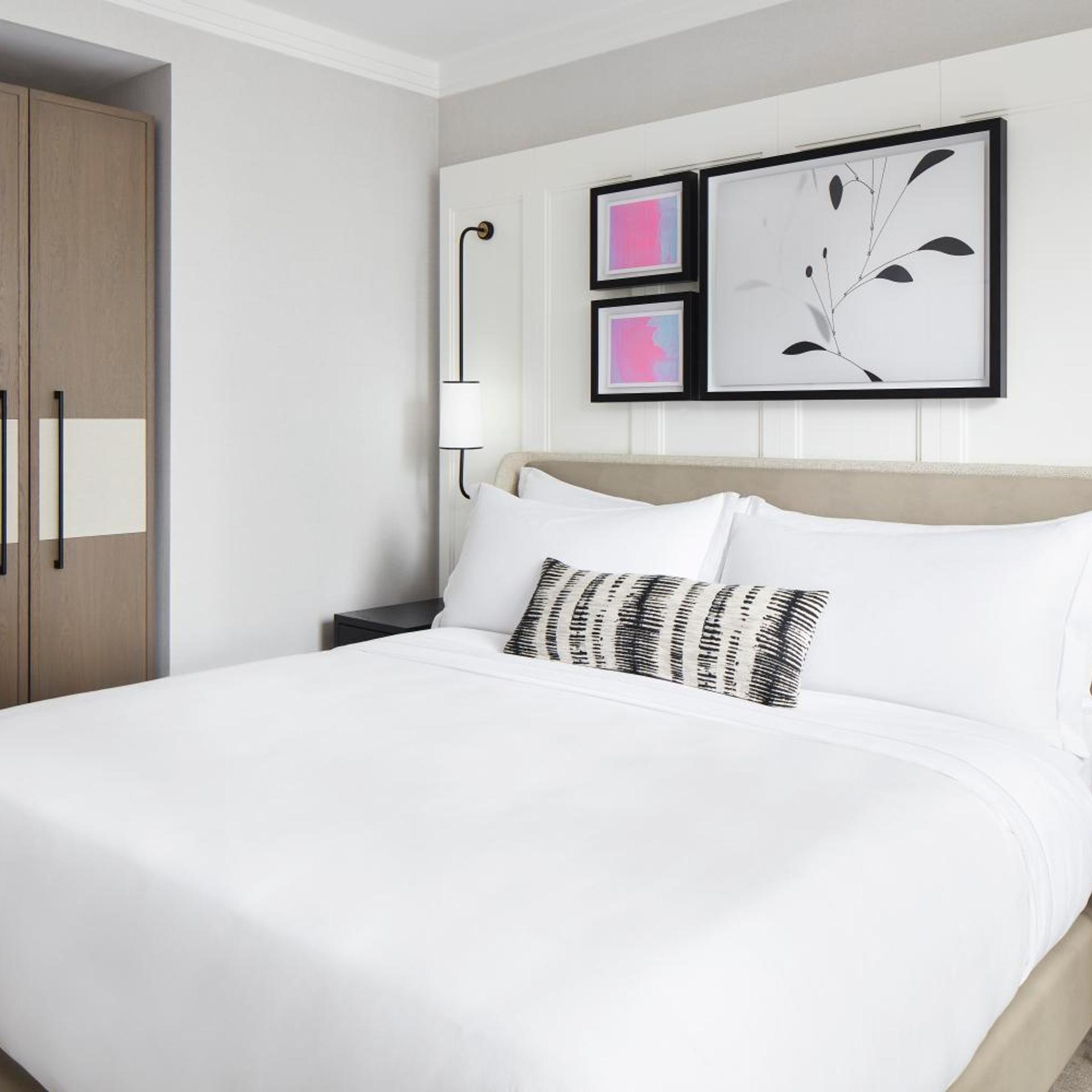 1 Bedroom, Suite, King Bed, Skyline View