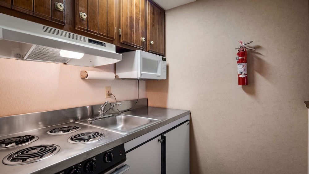 Best Western Plus Morristown Inn 23/40