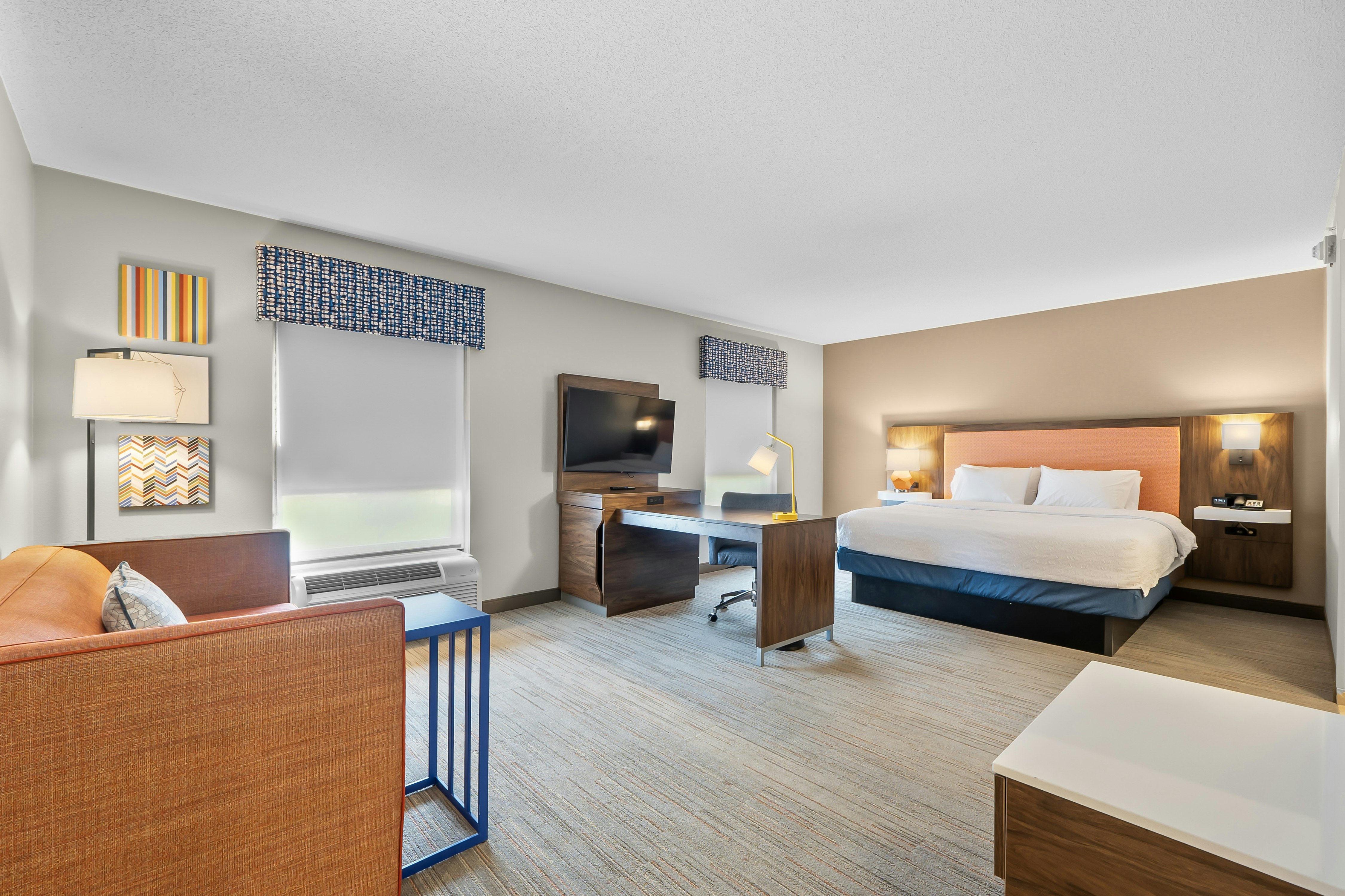 STUDIO, SUITE, KING BED