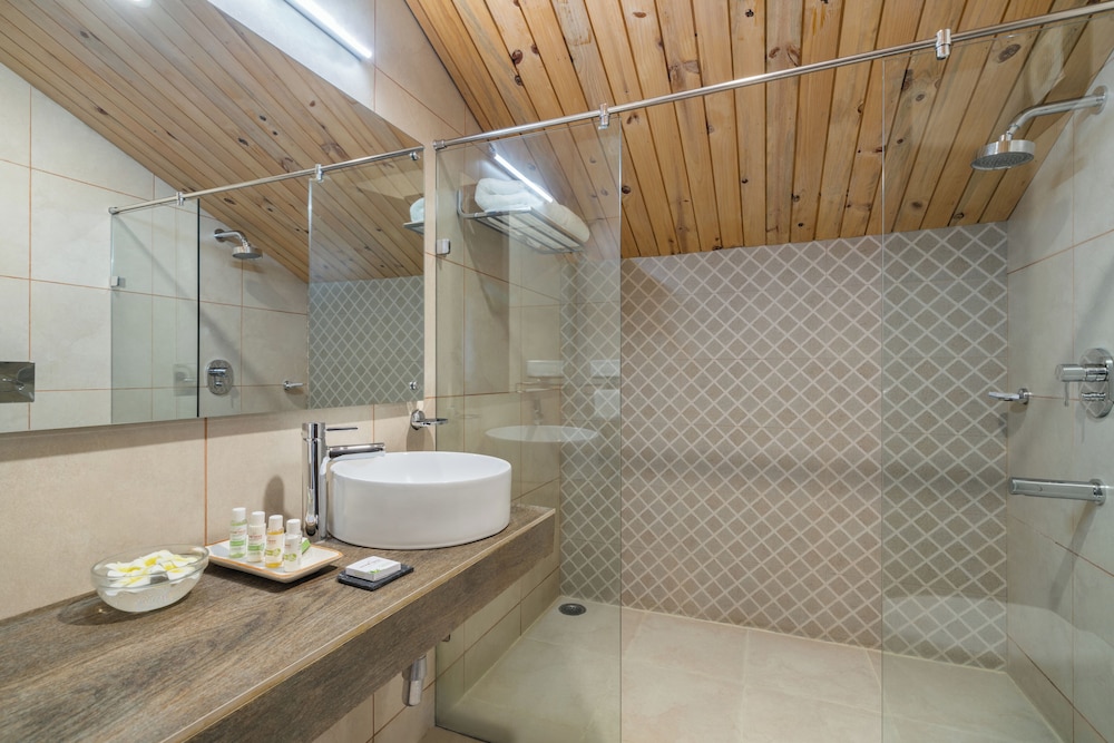 WoodSmoke resort &amp; Spa 50/50