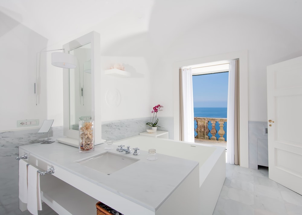 Lady Hamilton, Suite, Double Bed, Sea View, Hot Tub