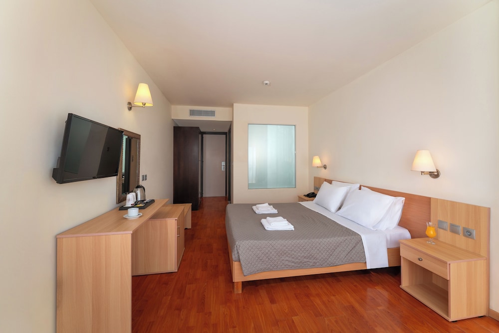 Comfort, Double Bed, Pool and Sea View