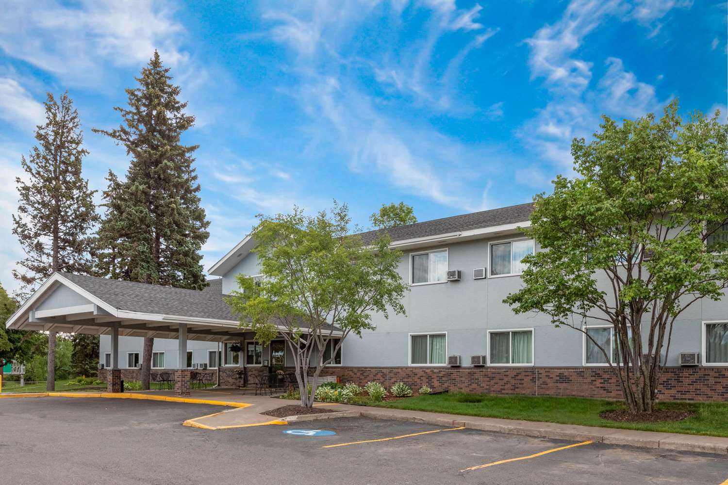 Super 8 by Wyndham Duluth 31/35