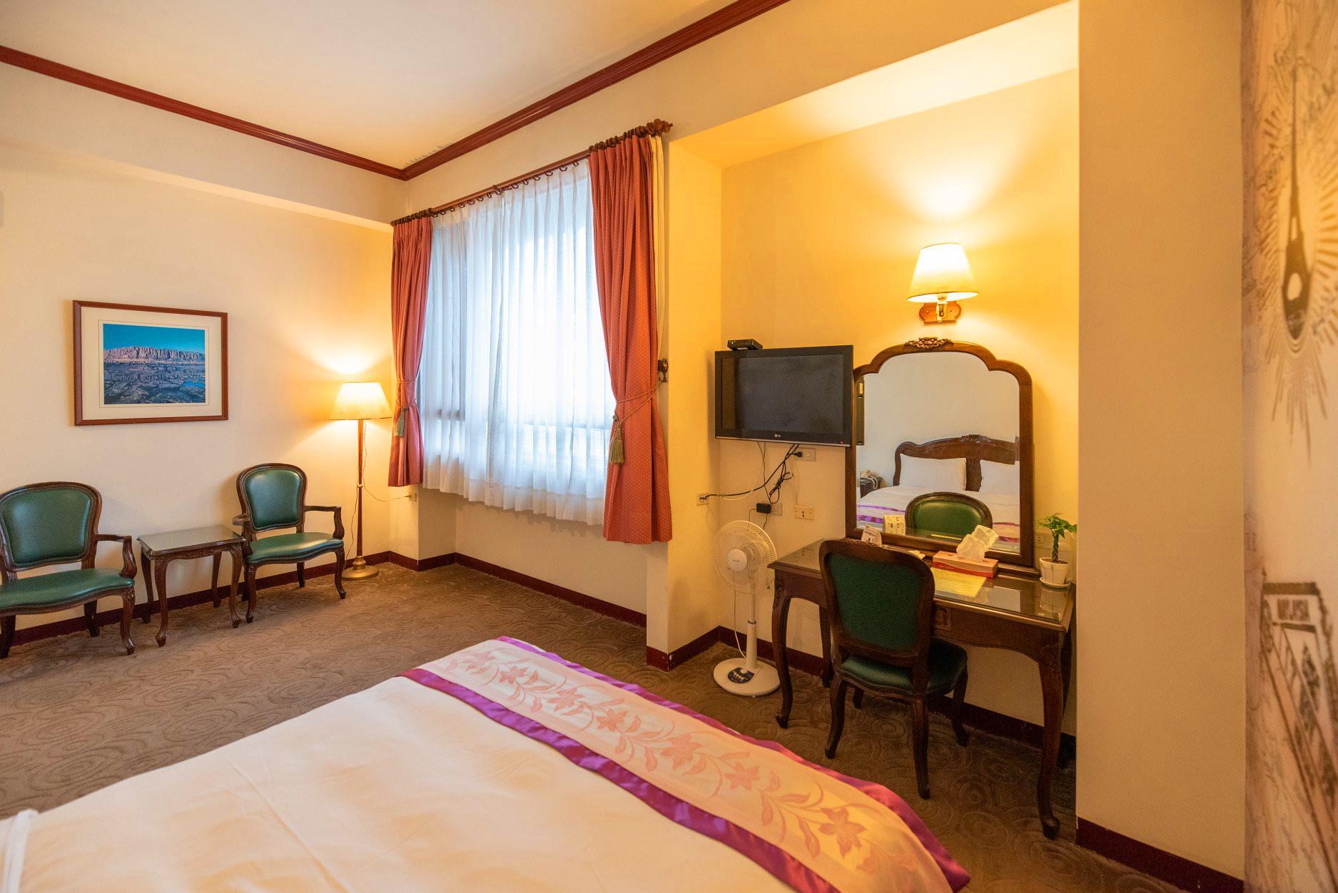 Suite, King Bed
