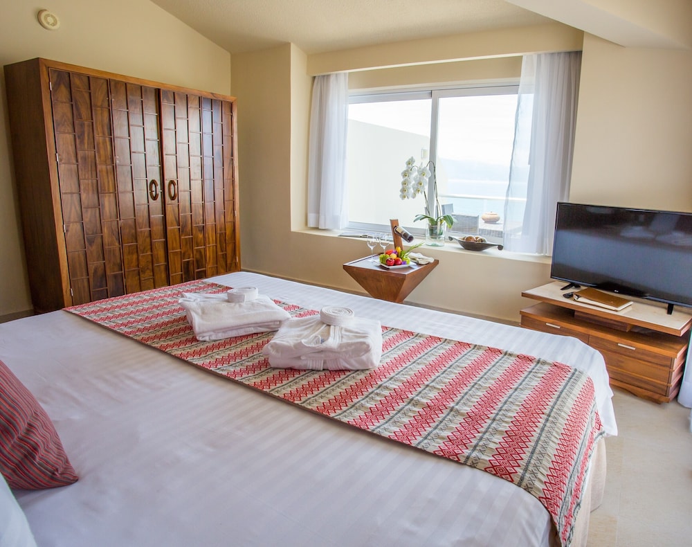 Sun Club, Romantic, King Bed, Ocean Front