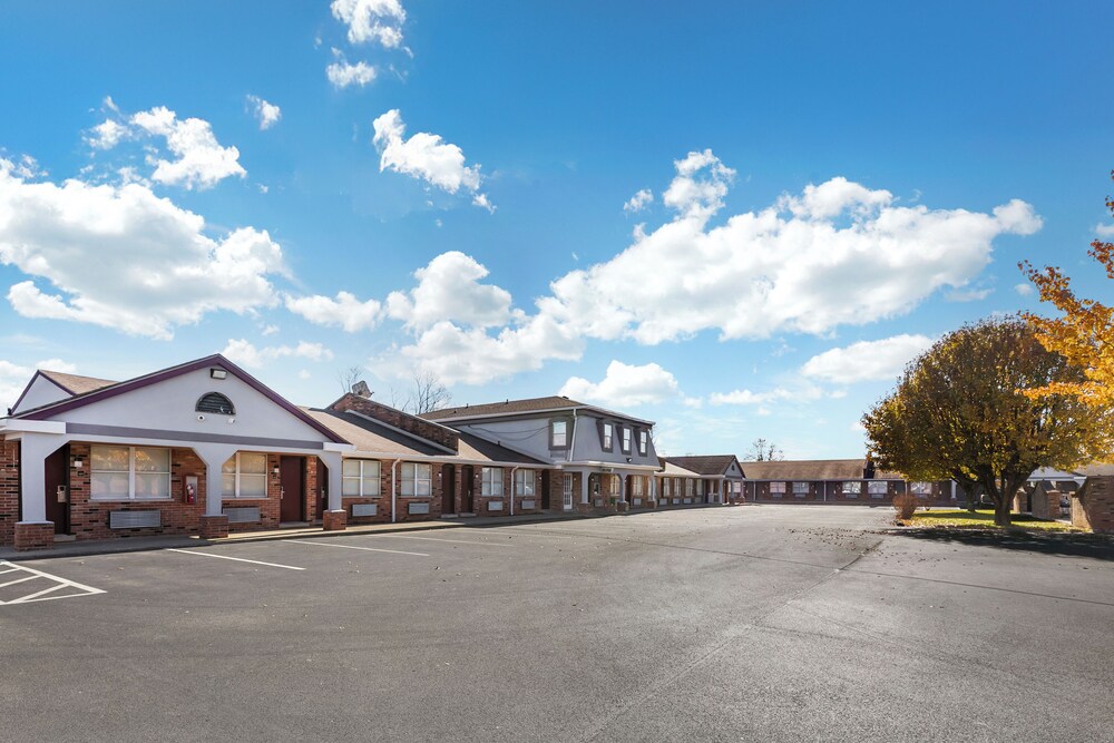 HomeTowne Studios Georgetown - Lexington North 5/49