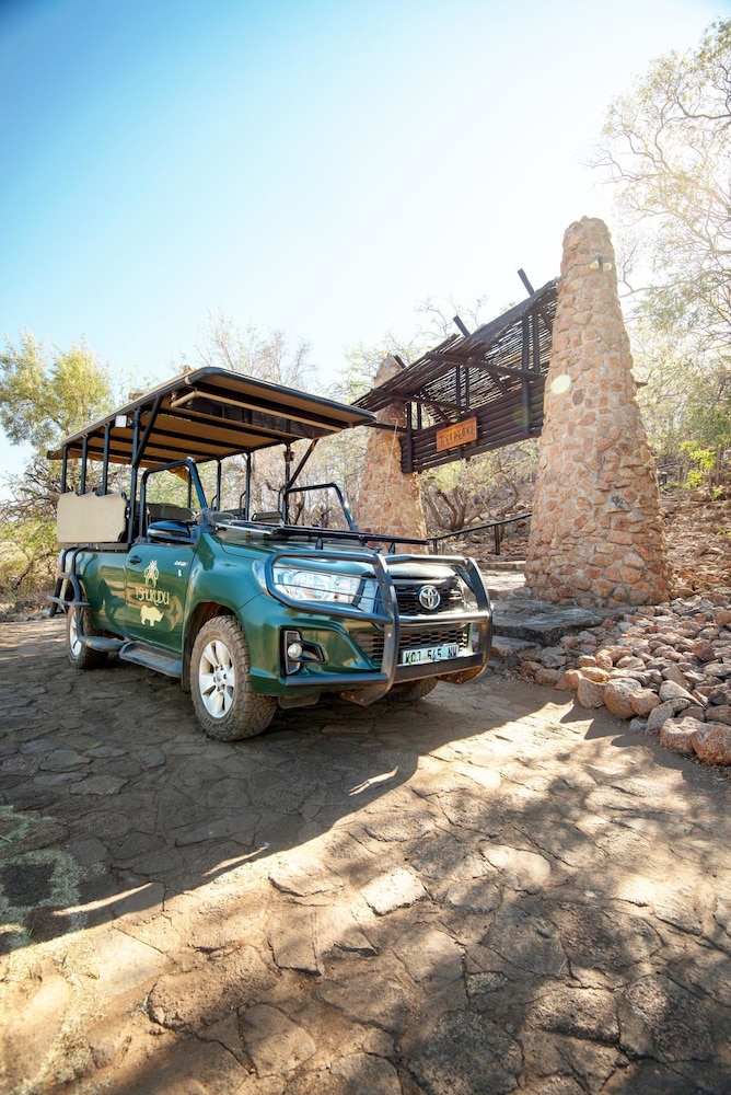 TSHUKUDU BUSH LODGE 36/49