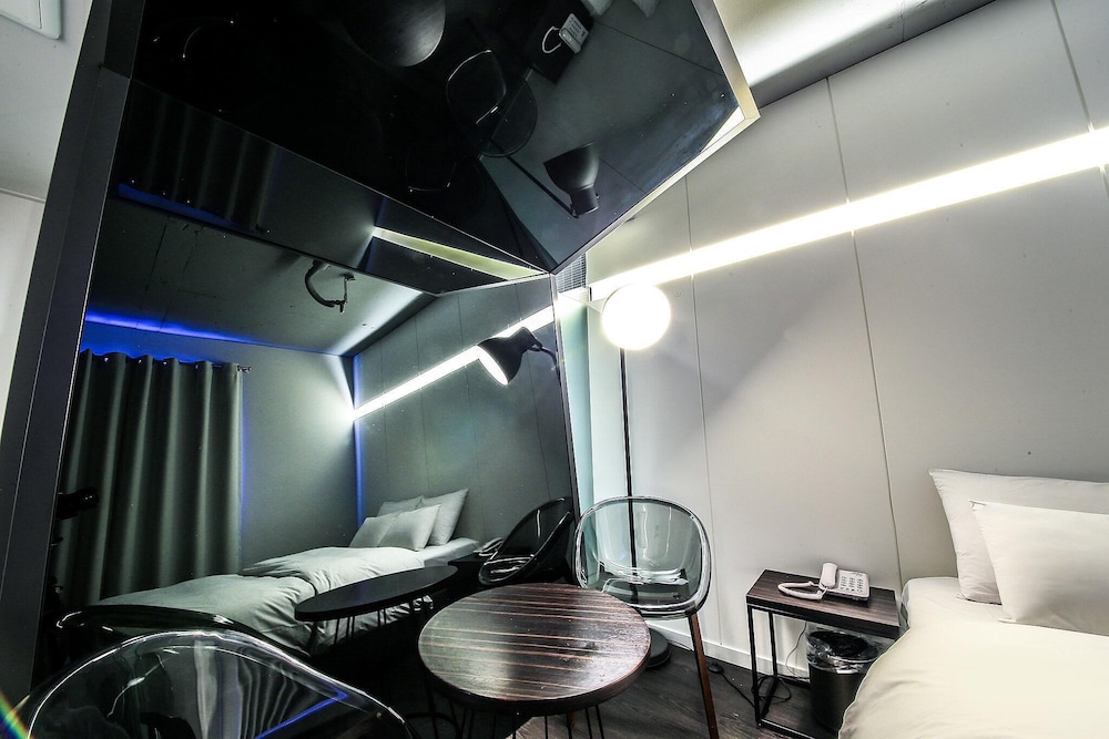 BLVD Hotel photo2