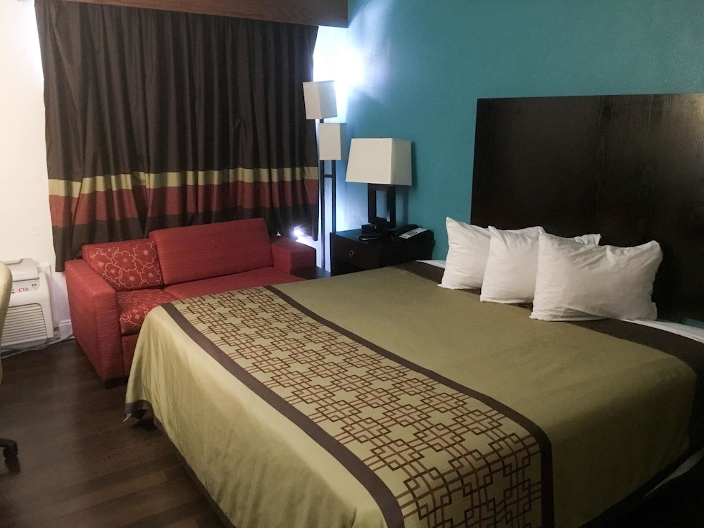 Days Inn by Wyndham Thomson 8/27
