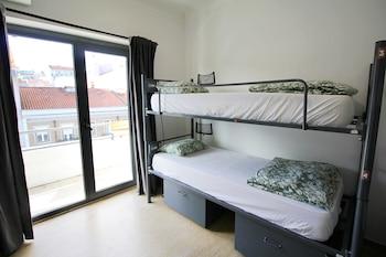 Mixed Dorm, Shared, Shared Bathroom