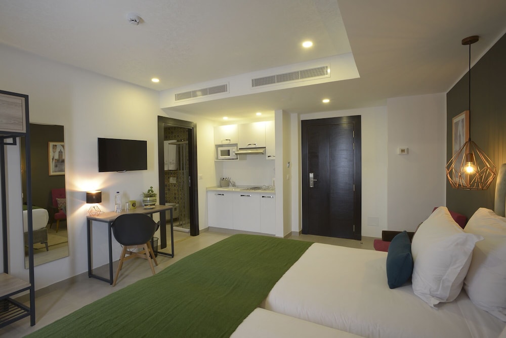 Maia Hotel Suites 8/44