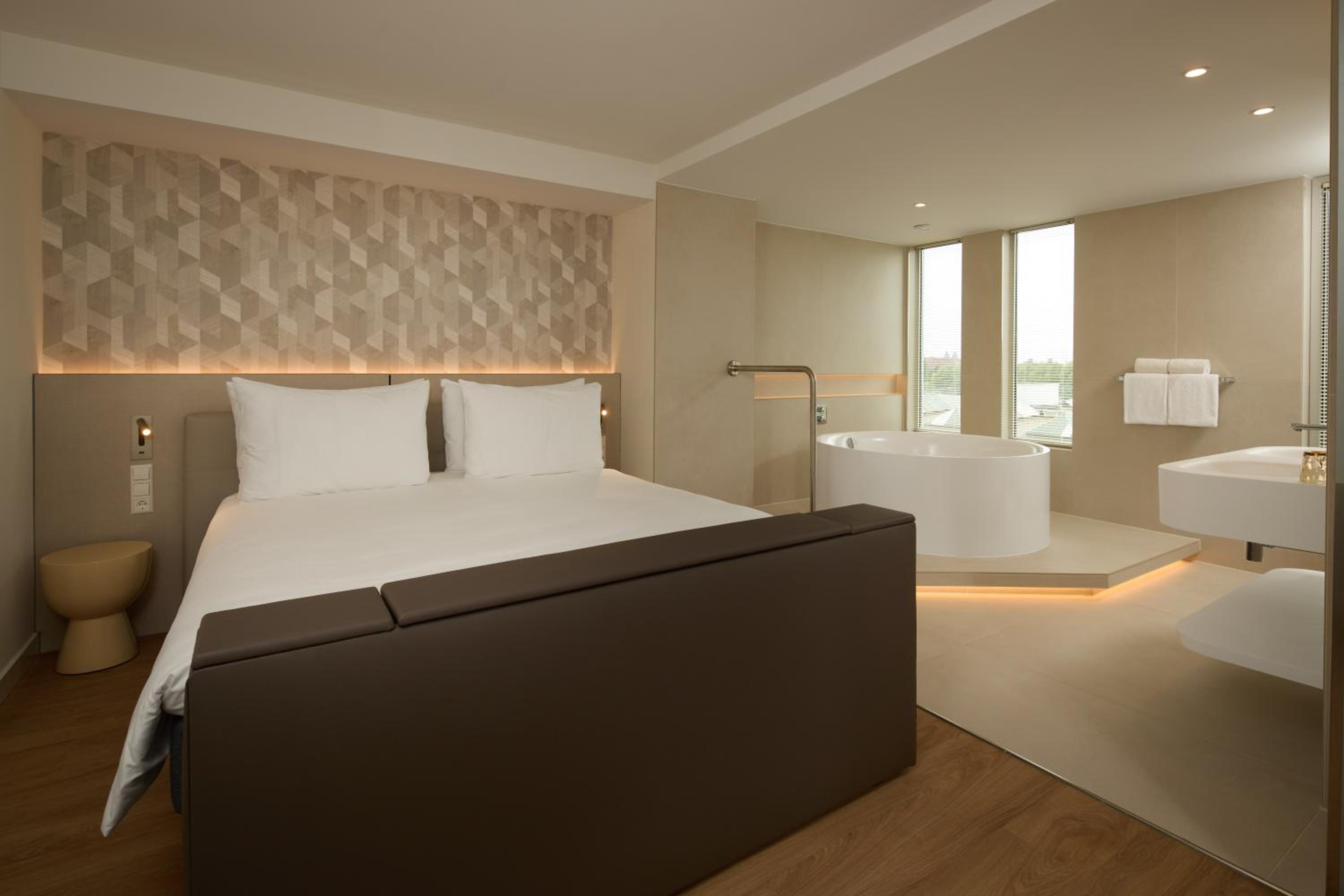 Wow, Suite, King Bed