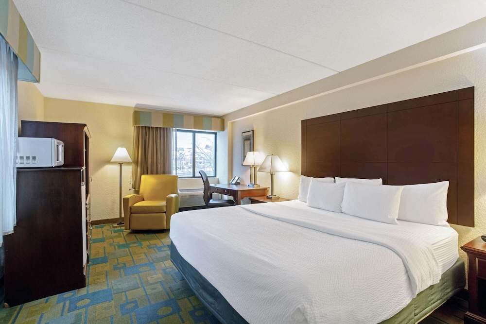 La Quinta Inn & Suites by Wyndham Boston Somerville 13/52