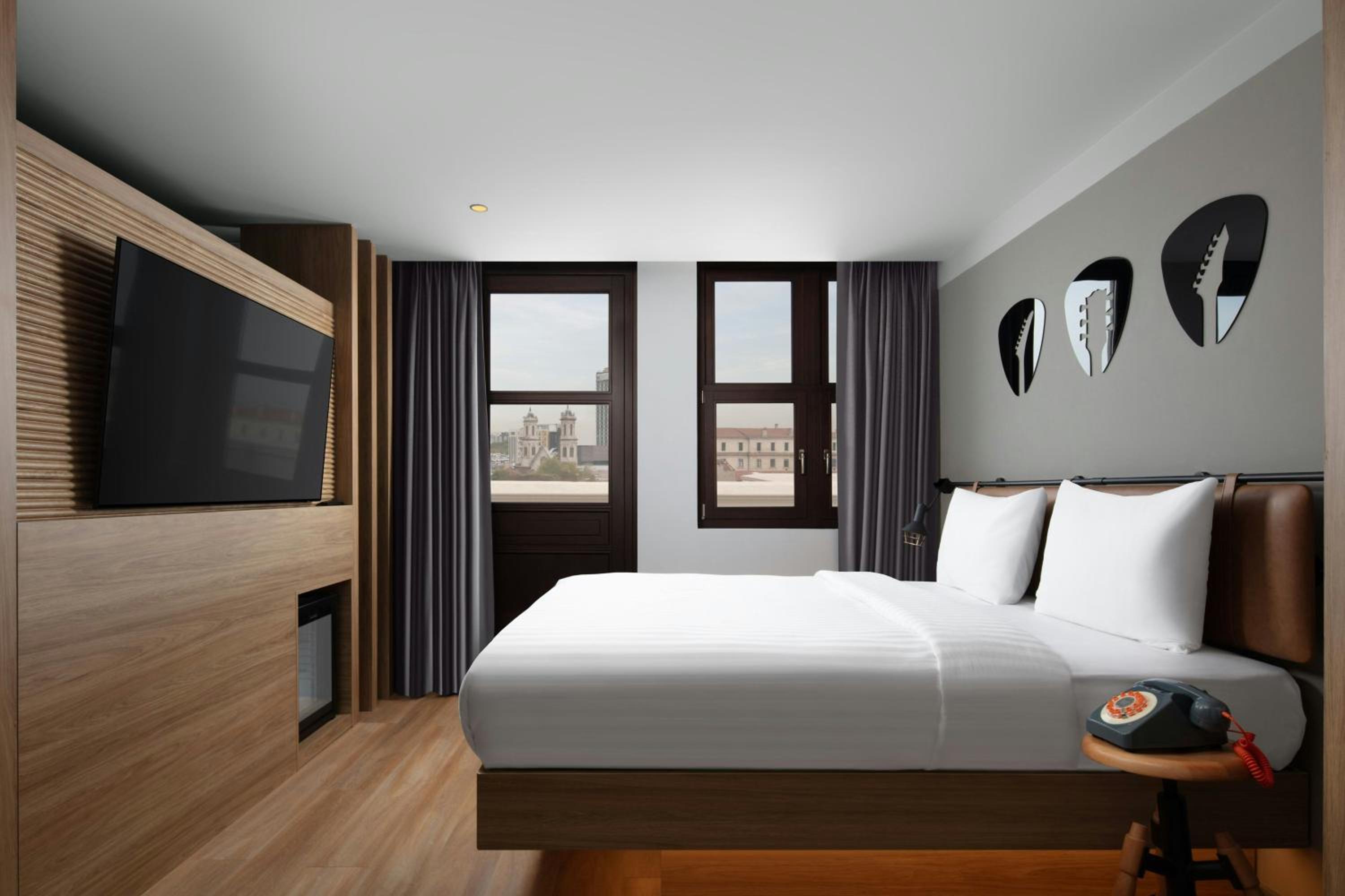 1 Bedroom, Moxy Sweetie, Suite, Queen Bed, City View, Sofa