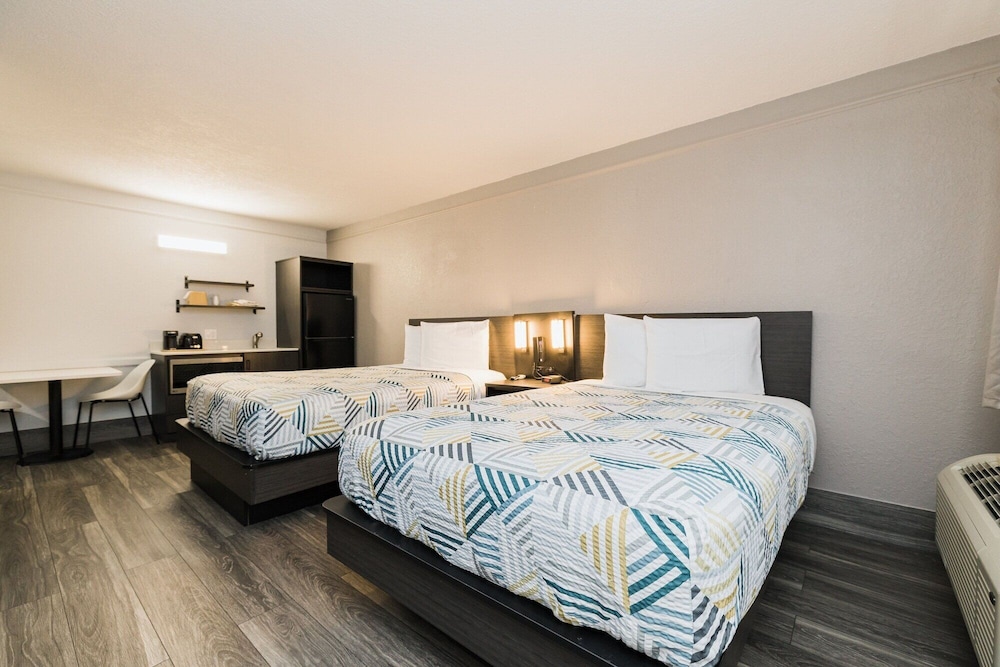 2 Full Beds - Kitchen, Smoking