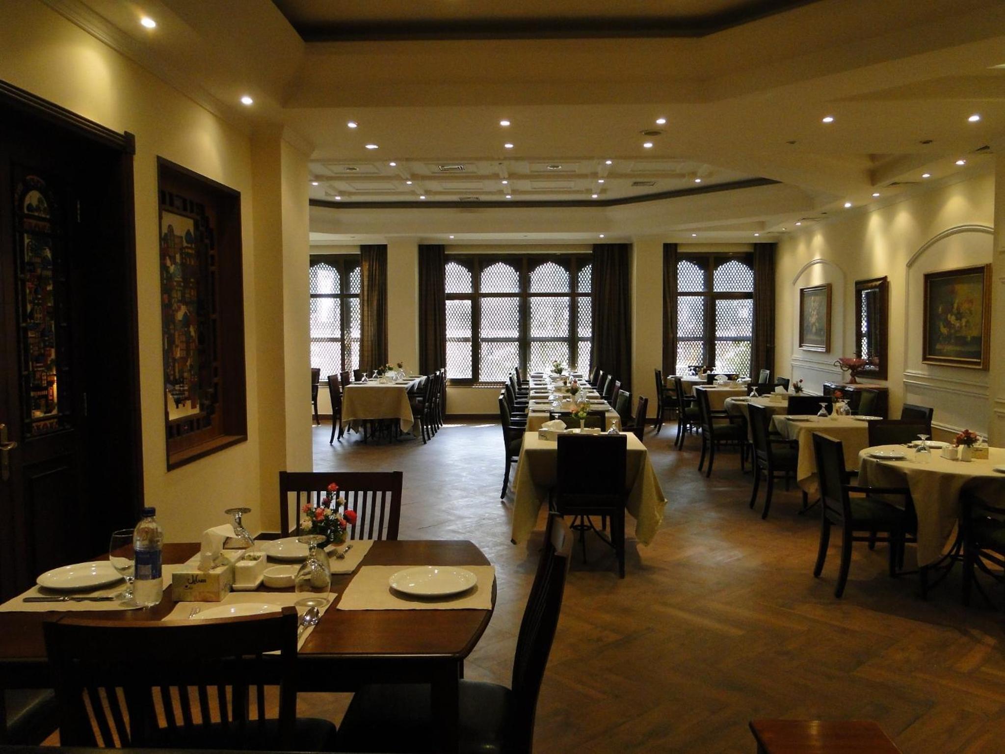 Shanasheel Palace Hotel 34/40