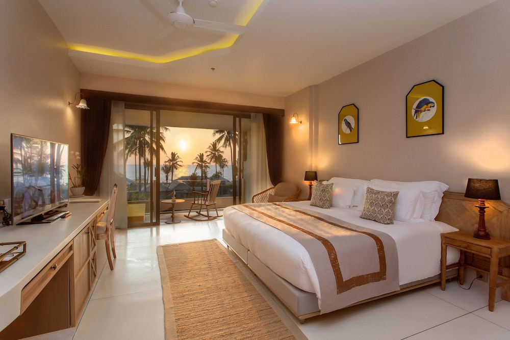 Grand, Deluxe, King Bed, Sea Side