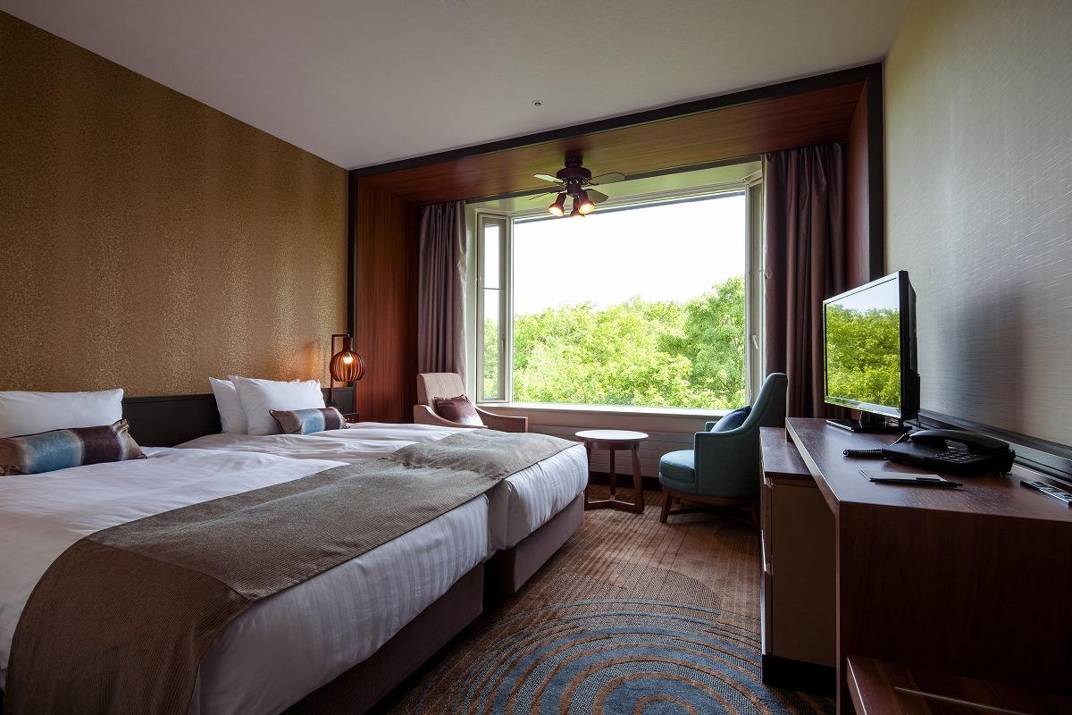Superior, Twin Beds, Forest Side