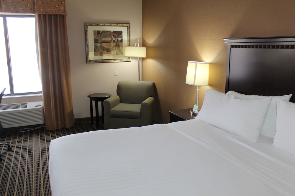 Holiday Inn Express & Suites Kansas City-Liberty (Hwy 152), an IHG Hotel 31/74