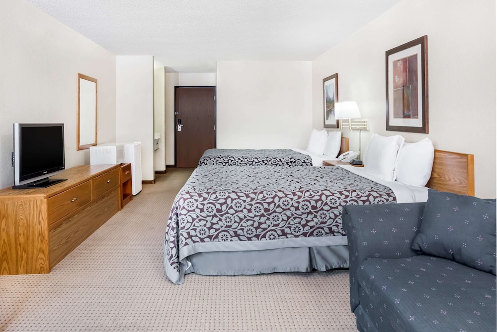 Days Inn By Wyndham Iron Mountain 18/36