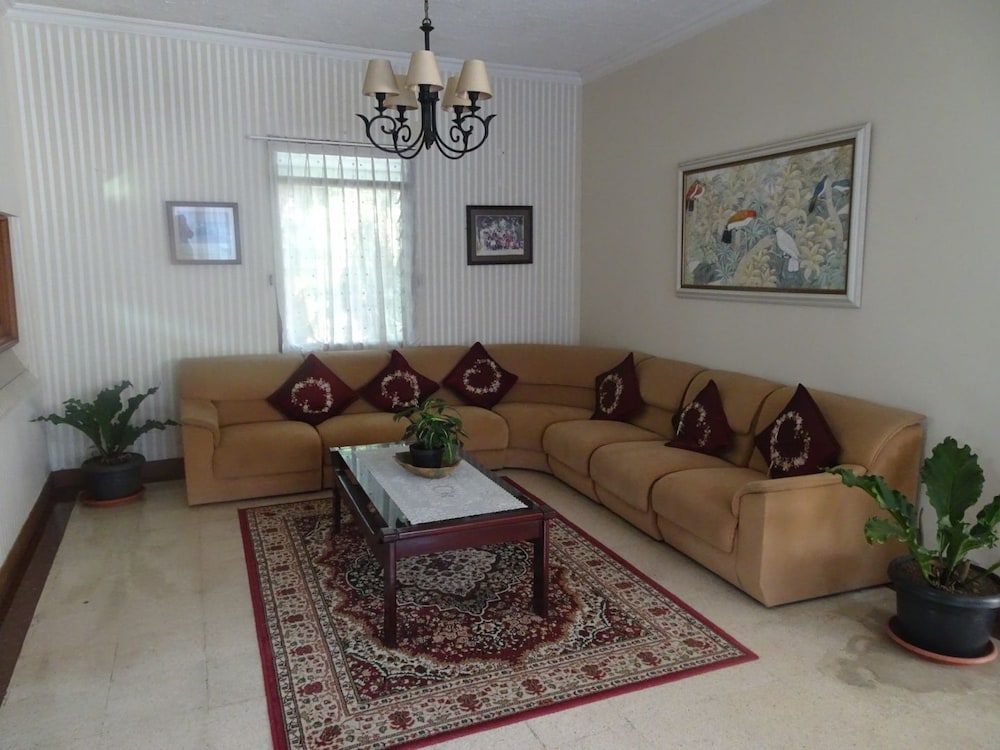The Garden Family Guest House 39/50