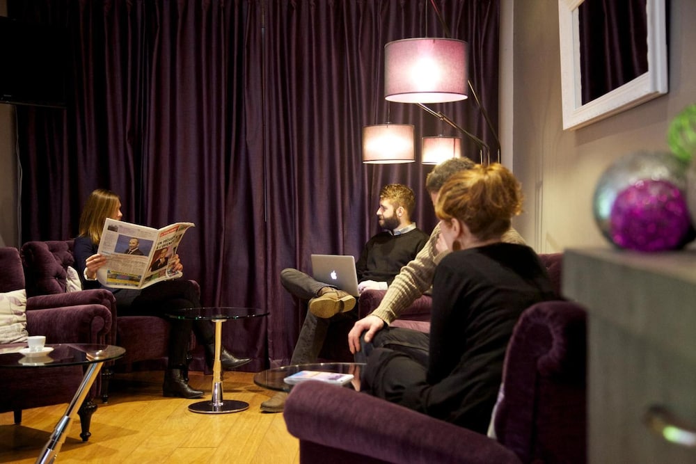 COZY HOTEL 28/40