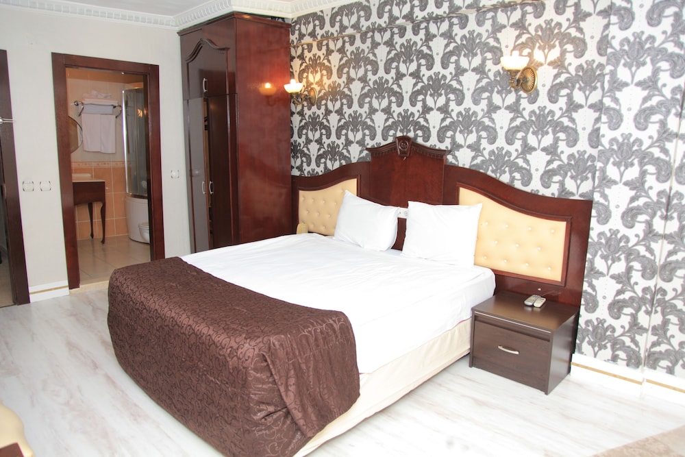 Royal Anka Hotel 7/32
